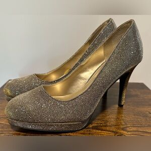 Fioni Night Women’s Silver/Gold Shimmer 4” Heels NWT Size 10